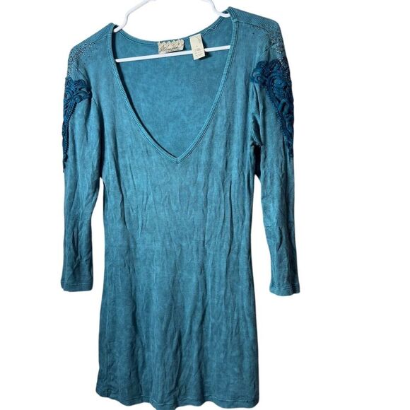 Gimmicks by BKE Dresses & Skirts - Gimmicks by BKE Blue Crochet Sleeve V-Neck Y2K long sleeve shirt M